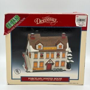 Lemax Porcelain Lighted House - Chatham Inn